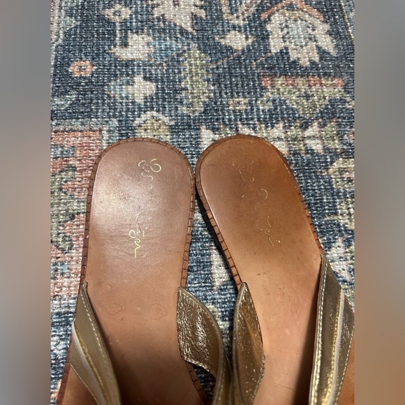 Lilly Pulitzer Gold McKim Sandals – Size 8.5 - Picture 3 of 4